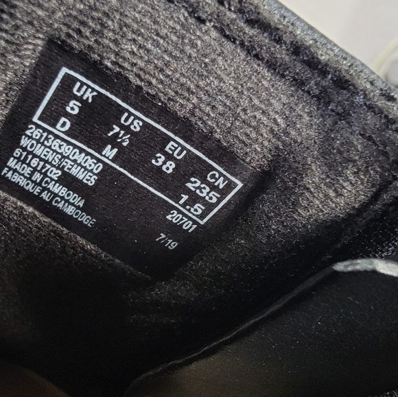 Clarks Collection Women's Black Leather Ankle Boots Size 7.5 Comfy Western Boho - Picture 12 of 14